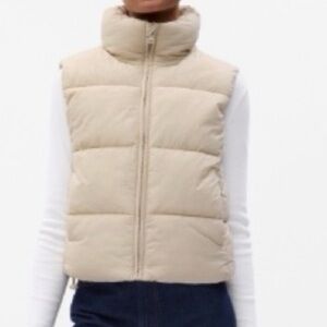 Gap cream/putty (see pics for color) puffer vest. Size small